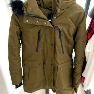 ANA brand! Size M. Excellent condition. Black fur around the hood!